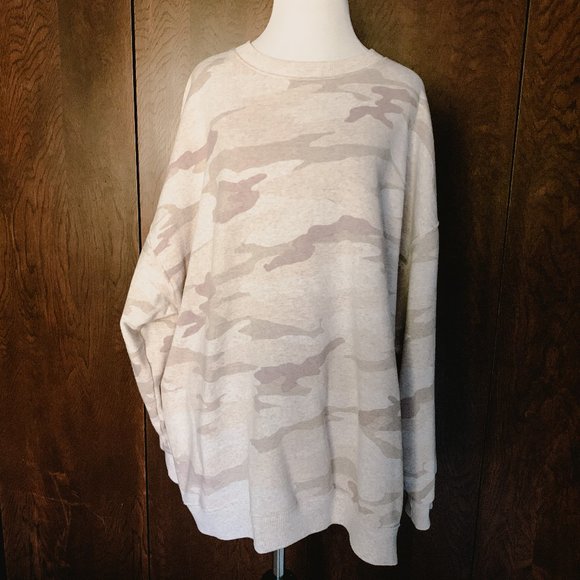 American Eagle Outfitters Tops - AEO camo print oversized crew neck sweatshirt